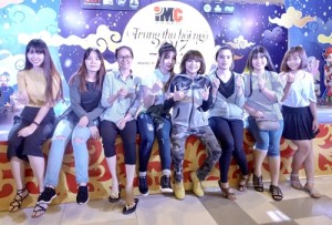 Thiên Khôi Idol cùng với các girls fan trong đêm "Trung Thu hội ngộ 2017"