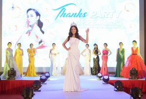 Hoa hậu Trần Ngọc Châu và các người đẹp biểu diễn bộ sưu tập dạ hội của NTK Thiệu Vy