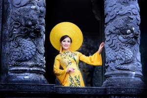 Huế Vàng Son và tâm huyết của nàng hậu mê áo dài Nguyễn Lan Vy