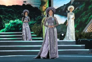 Các thí sinh Miss World Việt Nam khoe trọn thanh xuân trong áo dài Sơn Trà của NTK Việt Hùng