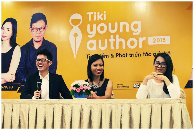 Ba nhà văn Anh Khang, Trang Hạ và Gào (từ trái qua) trong buổi giới thiệu cuộc thi Tiki Young Author 2015 - Ảnh: Q.N.
