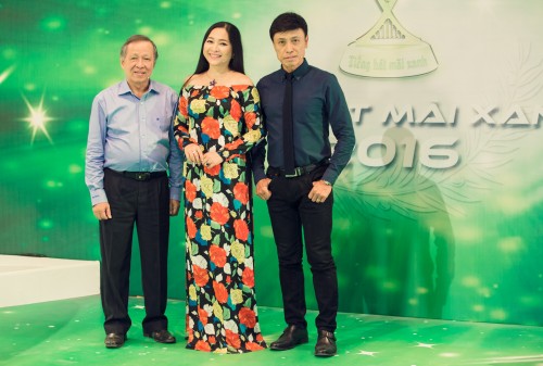 Bộ ba giám khảo chương trình: Nhạc sĩ Trần Long Ẩn – MC Quỳnh Hương – Ca sĩ Tuần Ngọc