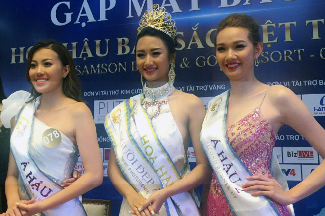 Hoa hậu Thu Ngân (giữa) và hai á hậu Thúy Hằng (trái) và Võ Quỳnh Giao - Ảnh: DANH ANH