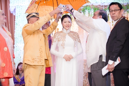 Choáng ngợp trước lễ sắc phong công chúa châu Á Lý Nhã Kỳ