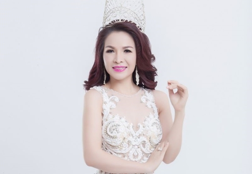 Hoa hậu Lê Thanh Thúy là người đoạt ngôi vị cao nhất tại Hoa hậu Doanh nhân người Việt châu Á mùa đầu tiên
