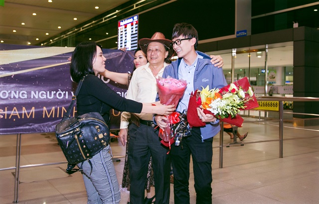 Phạm Minh Hữu Tiến trở về Việt Nam sau đăng quang và được chào đón tại sân bay