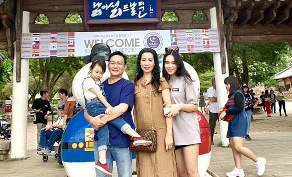 Gia đình NSUT Trĩnh Kim Chi tại Hàn Quốc
