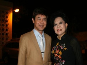 Ca sĩ Thái Châu và ca sĩ Giao Linh trước giờ biểu diễn