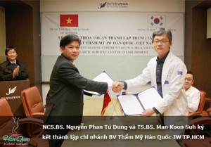 TS - BS Nguyễn Phan Tú Dung - Giám đốc Viện thẩm mỹ Hàn Quốc JW chi nhánh TP.HCM và TS - BS Man Koon Suh - Tổng giám đốc Bệnh viện JW Hàn Quốc