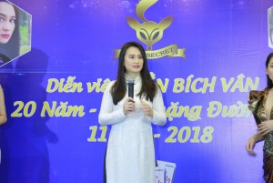 Diễn viên Trần Bích Vân xúc động trong ngày ra mắt tập thơ mới