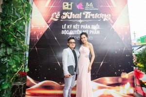 NTK Thiệu Vy chúc Hoa hậu Trần Ngọc Châu khai trương hồng phát