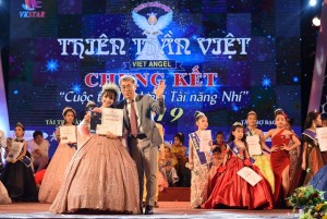 Nguyễn Thị Triệu Vy giành cú đúp giải thưởng