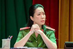 NSƯT Trịnh Kim Chi đoạt Huy Chương Vàng với vở diễn ‘Ai ngoại phạm’