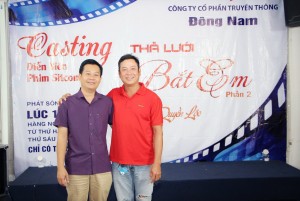 Đạo Diễn Quyền Lộc (áo đỏ) và Giám đốc sản xuất – ông Đặng Thanh Nam trước giờ casting