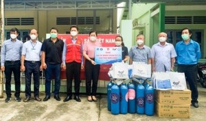 Hội Thầy thuốc trẻ Việt Nam tặng 1.200 túi thuốc điều trị Covid-19 cho các tỉnh miền Tây