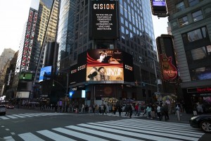 Hình ảnh của Steven Nguyễn, Bà Tưng cùng 2 rapper Lil'G và Anh Fire trong MV TIKTOK ROLLIE áng ngữ trên billboard ở Times Square - New York, 4...