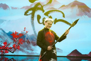 Poppy Nhật Liêm thể hiện thành công 9 chữ thư pháp với "Sắc xuân Việt Nam"