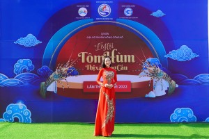 MC Lê Đình Minh Ngọc rạng rỡ với áo dài truyền thống với "Lễ hội Tôm Hùm thị xã Sông Cầu"