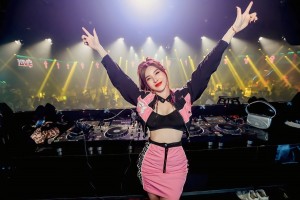 DJ Tina xuất hiện trên Tạp chí Kpop Times của Hàn Quốc