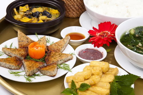Mâm cơm Việt với các món ăn dân dã Bắc bộ