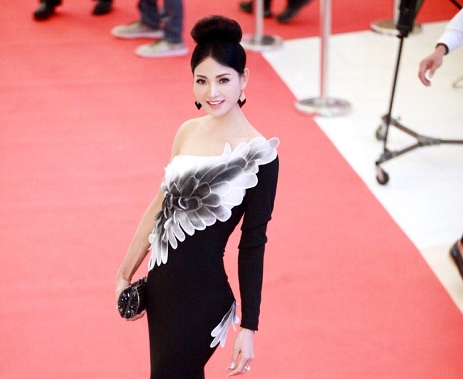 Á hoàng Kim cương Lưu Lan Anh tiết lộ tuyệt chiêu mặc đẹp cùng thời trang MiVaLy