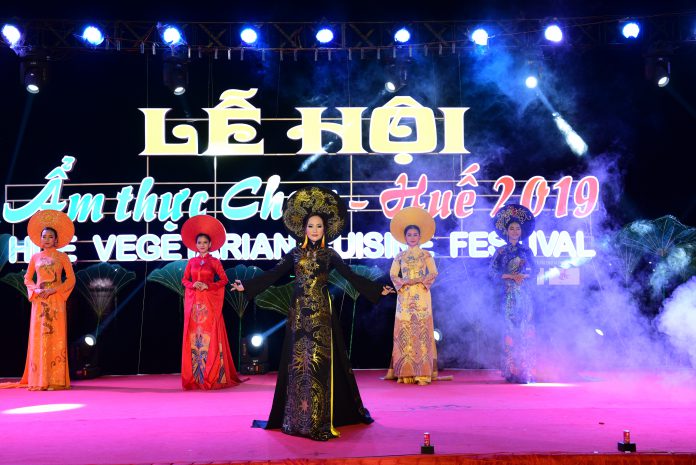 Hoa hậu Nguyễn Lan Vy cùng lúc làm đạo diễn, nhà tài trợ và model cho một sự kiện