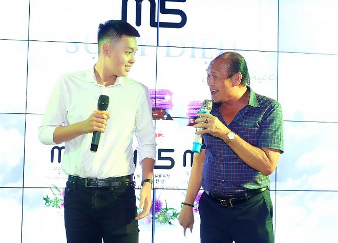 Danh hài Duy Phương và con trai “đại náo” sự kiện ra mắt sản phẩm nước giải rượu M5