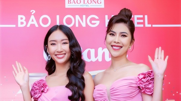 Hoa hậu Thanh Khoa và Siêu mẫu Kim Huệ diện đồ đôi khi tham dự sự kiện