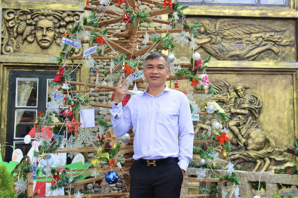 CEO Trần Ngọc Doanh - chủ nhà hàng De Lima Lâu Đài Đá