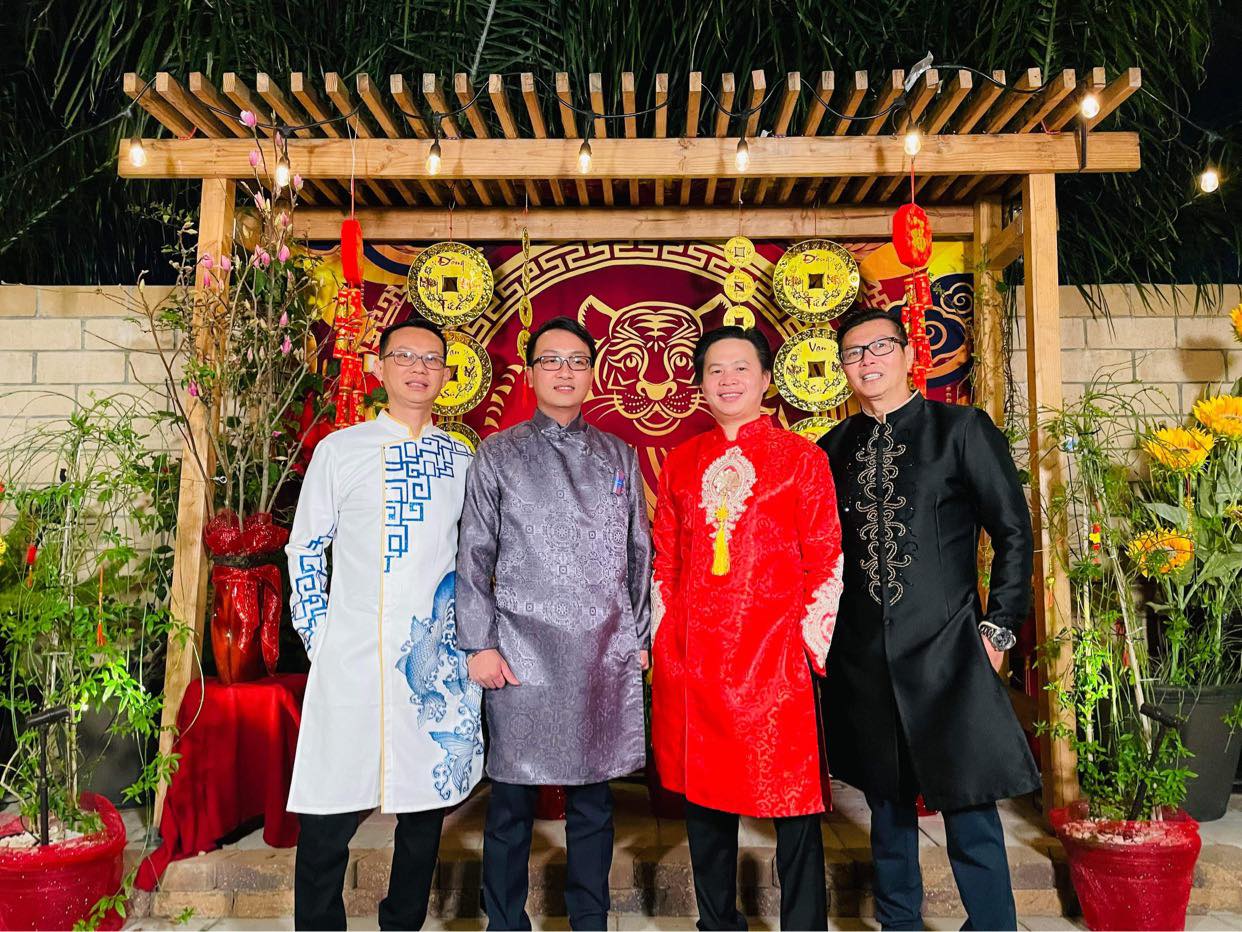 John Mai, Thomas Vu và Cuong Long là các Leader của Kangen tại Mỹ đón tiếp Hoàng Khanh (thứ 2 từ trái sang) trong chuyến công du vừa qua