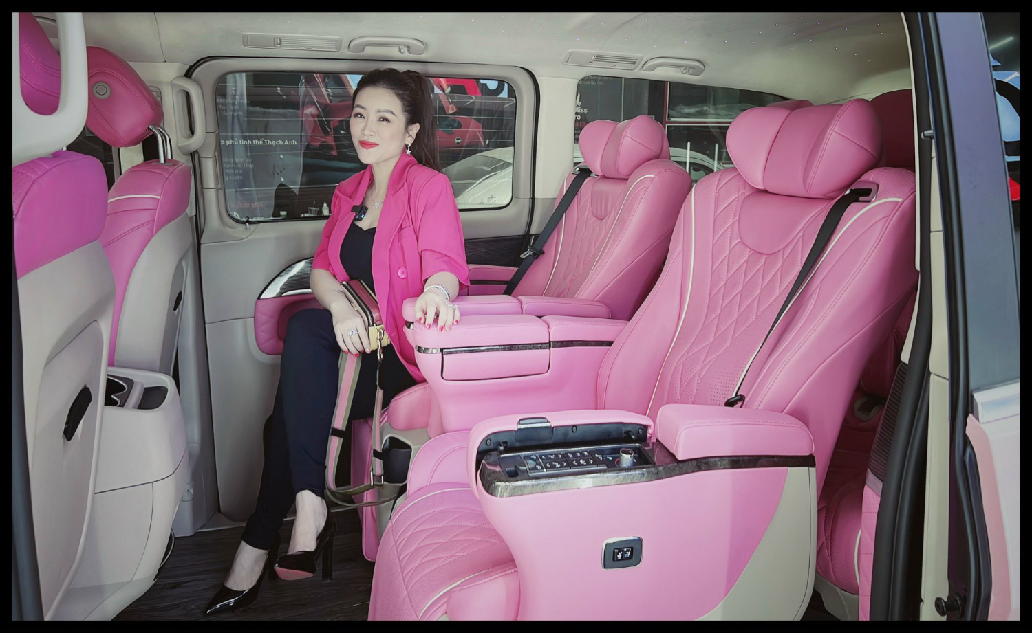 Nghệ sĩ Kiều Linh sắm thêm chiếc xe màu hồng để chở thú cưng
