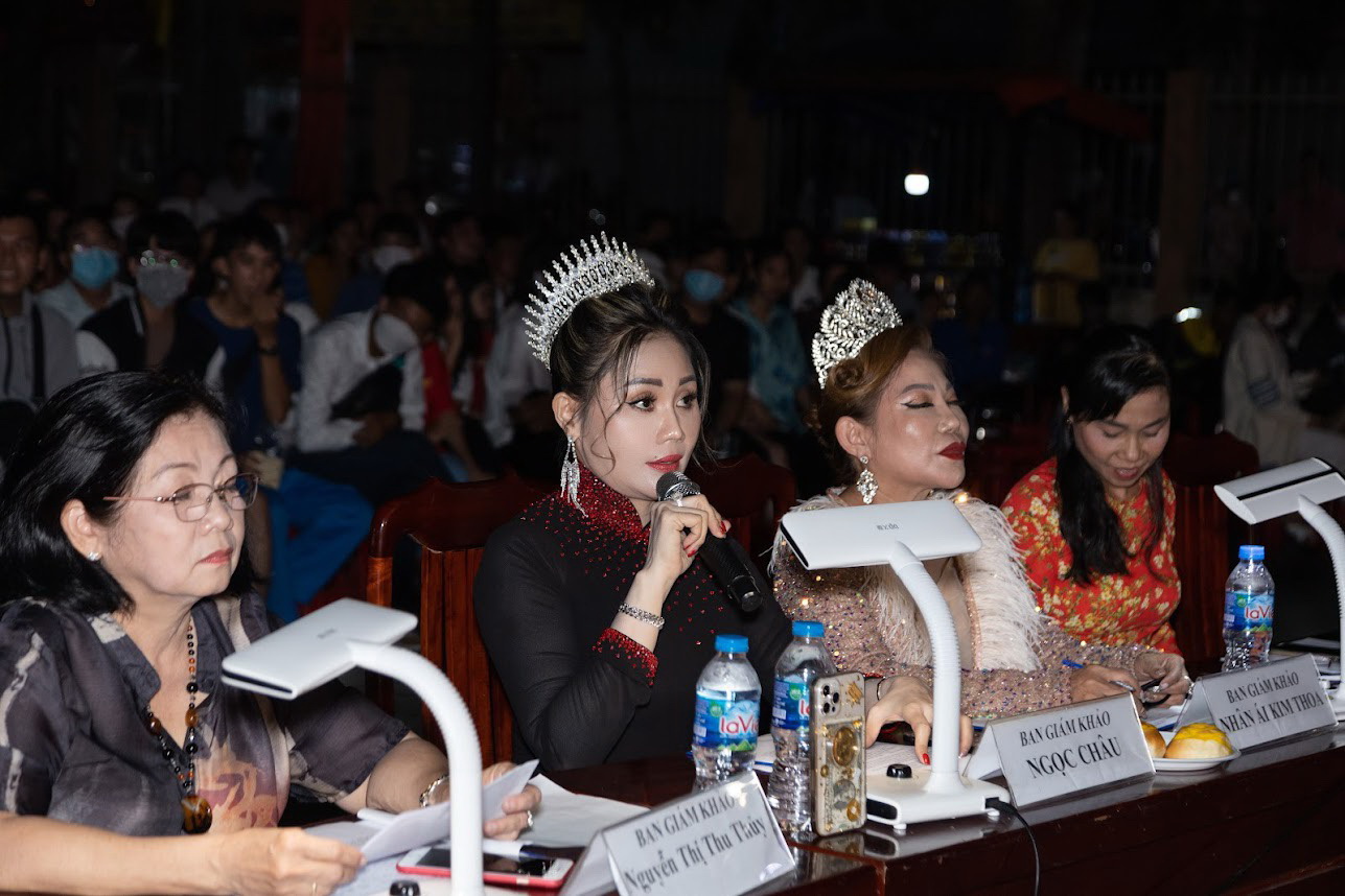 Hoa hậu Ngọc Châu ngồi ghế nóng hội thi Thanh lịch Mùa xuân 2023