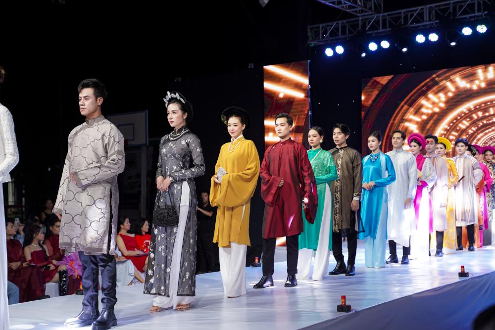 NTK Việt Hùng và thương hiệu ENDY CHIC đồng hành cùng Fashion Show “C.D CHIC Tết xưa Tết Nay”
