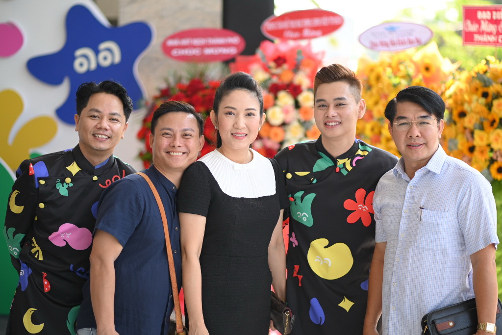 NSND Thanh Thúy (Phó Giám đốc Sở Văn hóa - Thể thao TP.HCM) đến chúc mừng ra mắt Sân khấu Ban Mai