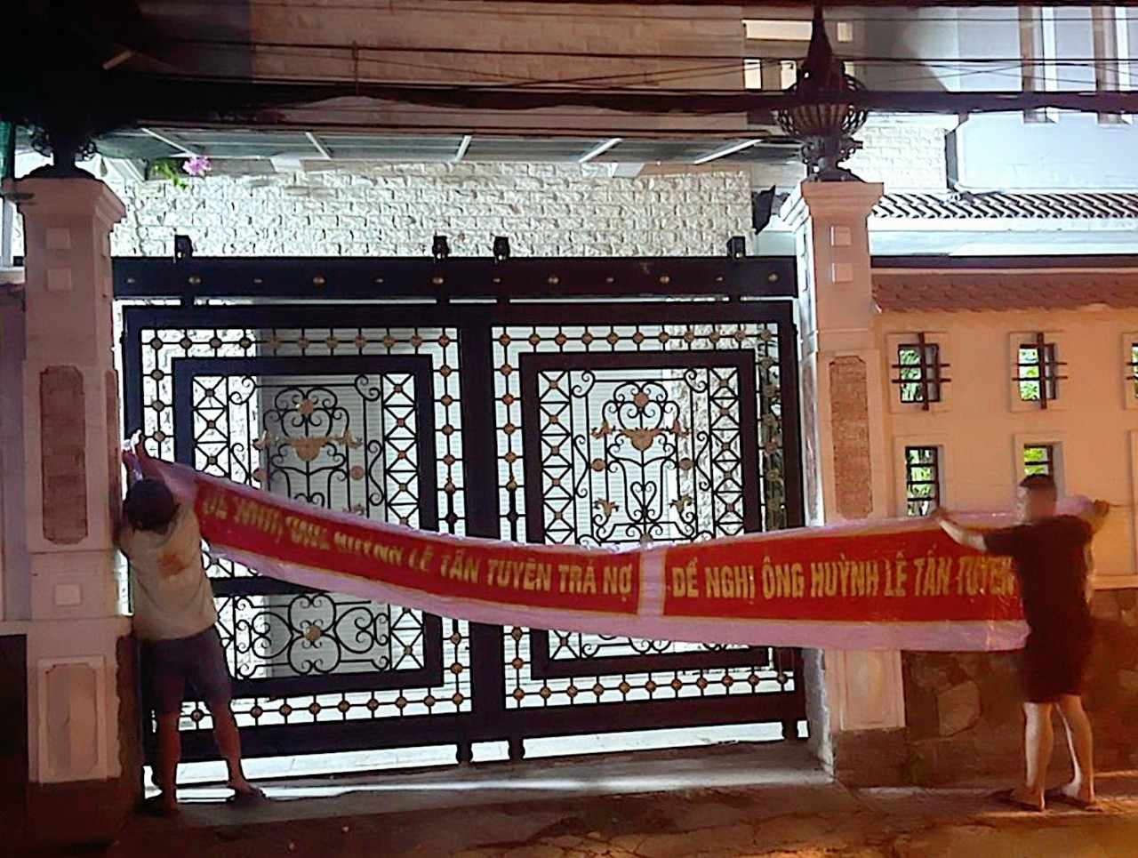 “Giang hồ” đến nhà của ông Huỳnh Lê Tấn Tuyến ở TP Phan Thiết quậy (theo tin nhắn của ông Tuyến)