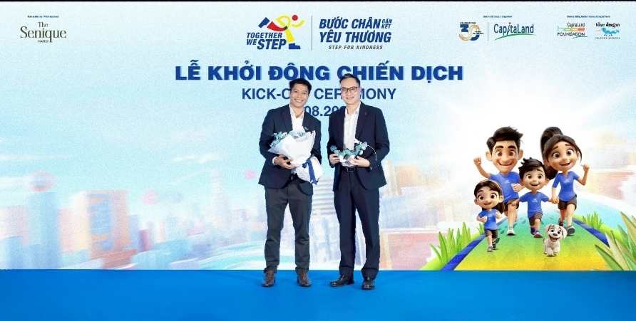 Ông Alwin Low, Tổng giám đốc khu vực miền Bắc của CLD Việt Nam (phải) và ông Đỗ Duy Vị, Đồng Giám đốc điều hành của Tổ chức Trẻ em Rồng Xanh (trái)